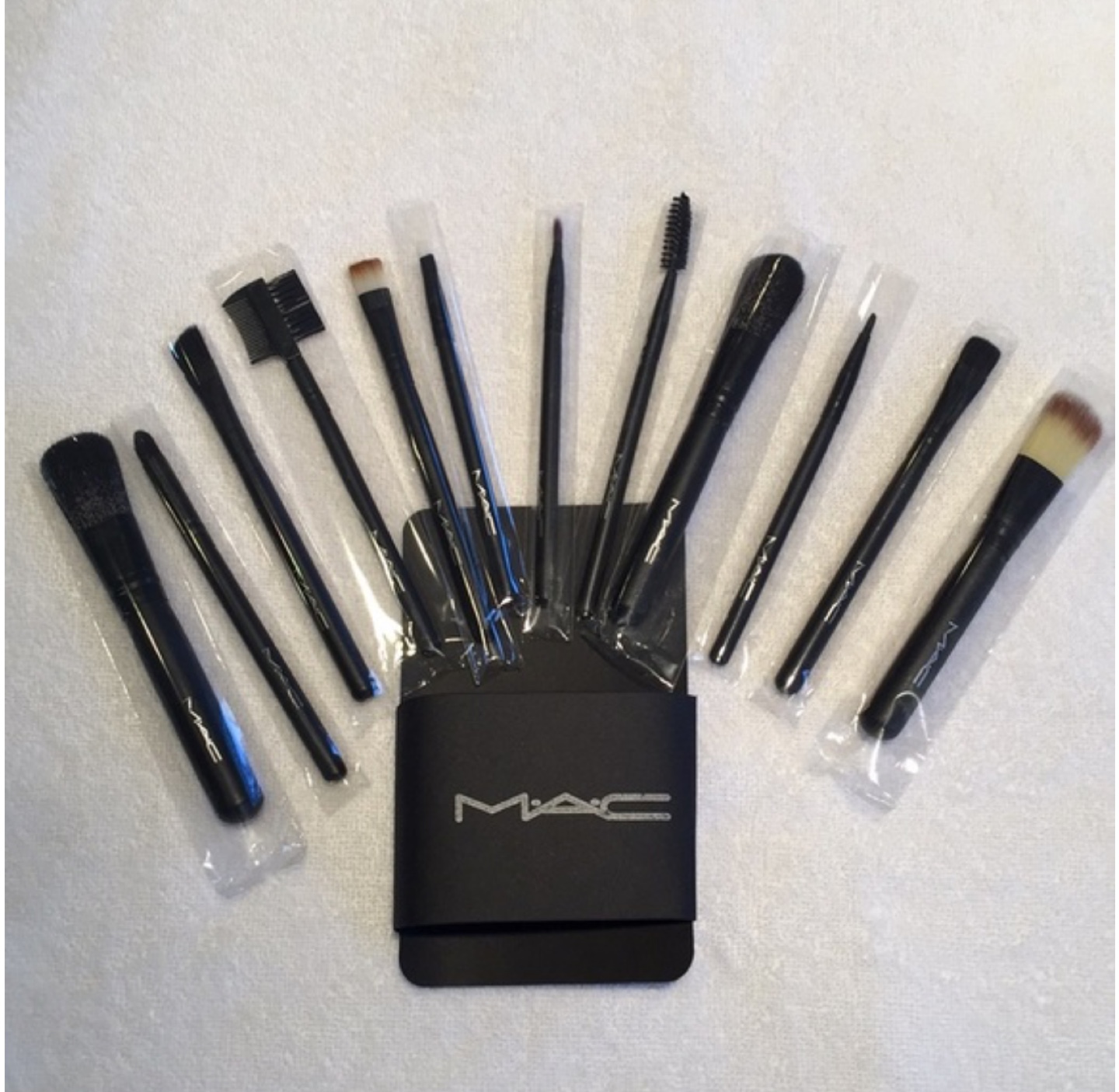 MAC Brushes - Set of 12 image indicator(2)