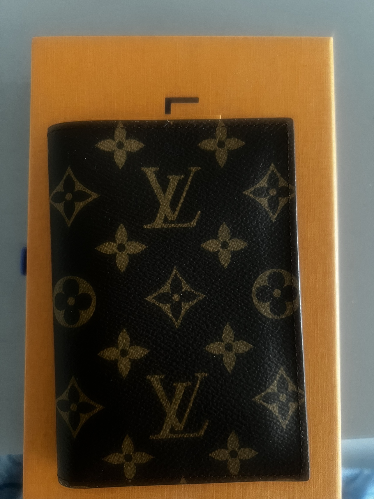 Louis Vuitton passport case for sale - photo 4