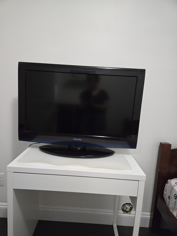 MOVING SALE!!! Nice Toshiba 32-inch TV - photo 2