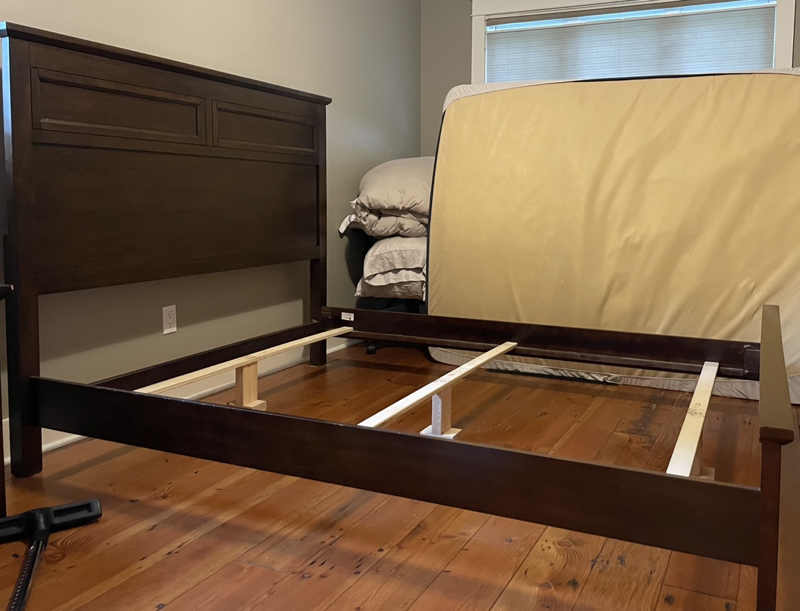 Queen bed frame - photo 2
