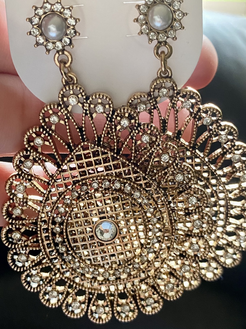 Brand new earrings  “⚽️” image indicator(2)