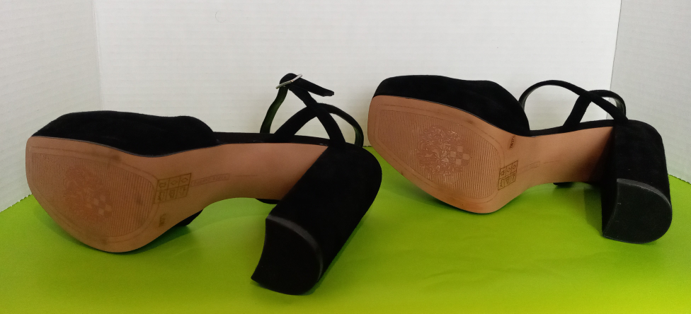 Vince Camuto suede platform heels. Size 7.5 image indicator(5)