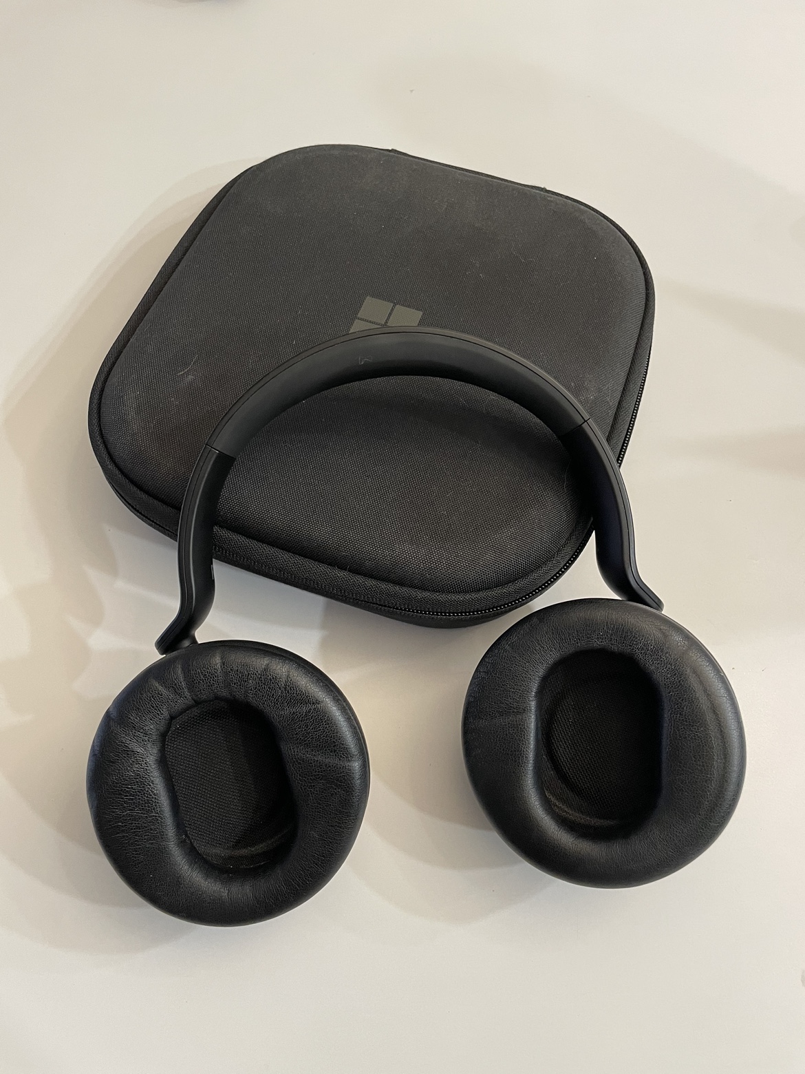 Microsoft Surface Headphones image indicator(2)