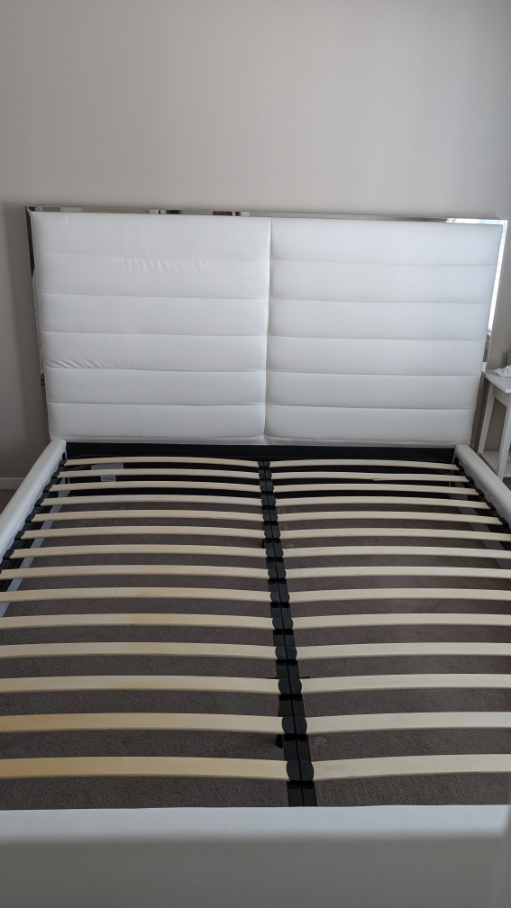 King size bed - photo 3