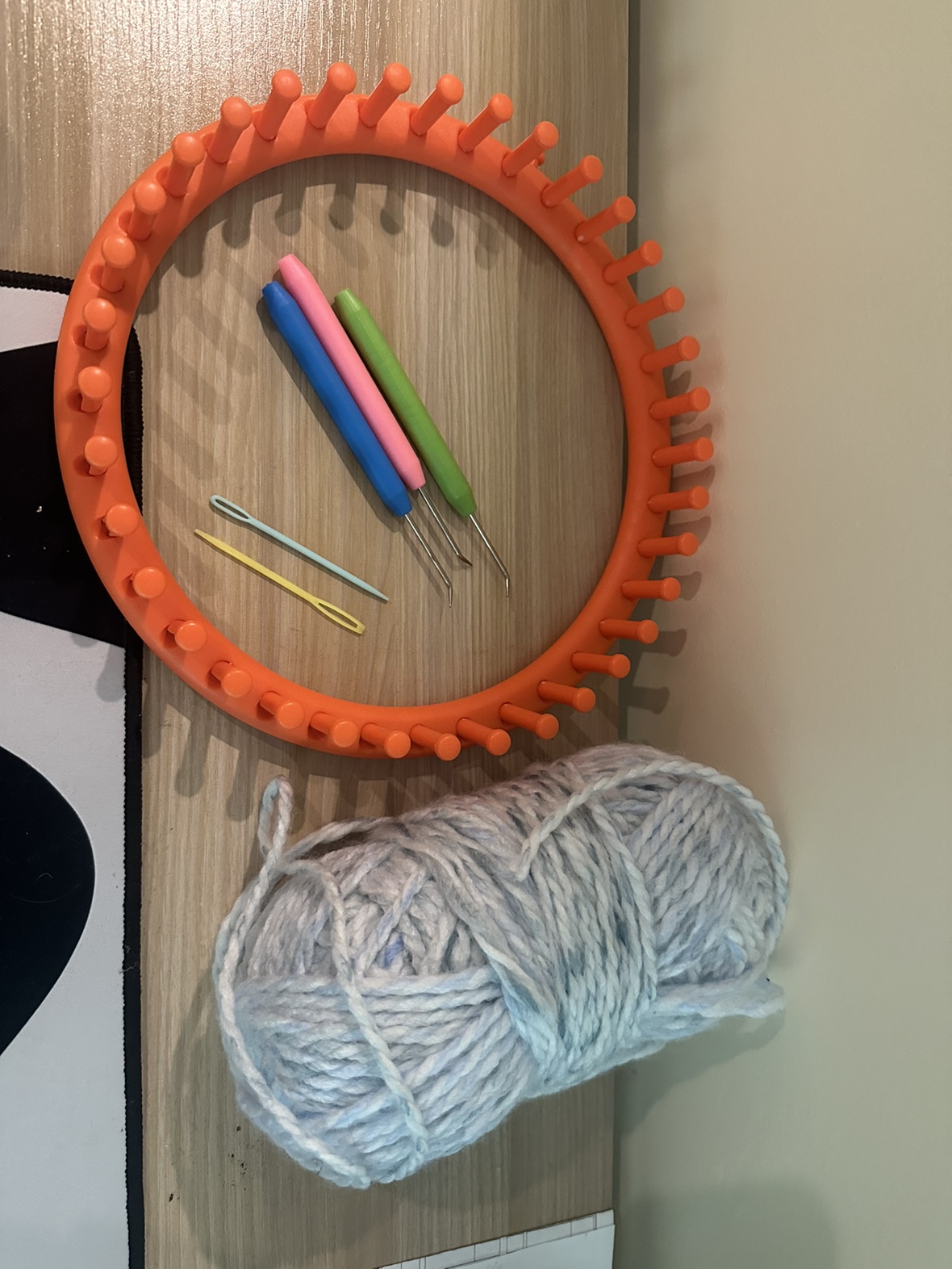 Knitting loom + accessories