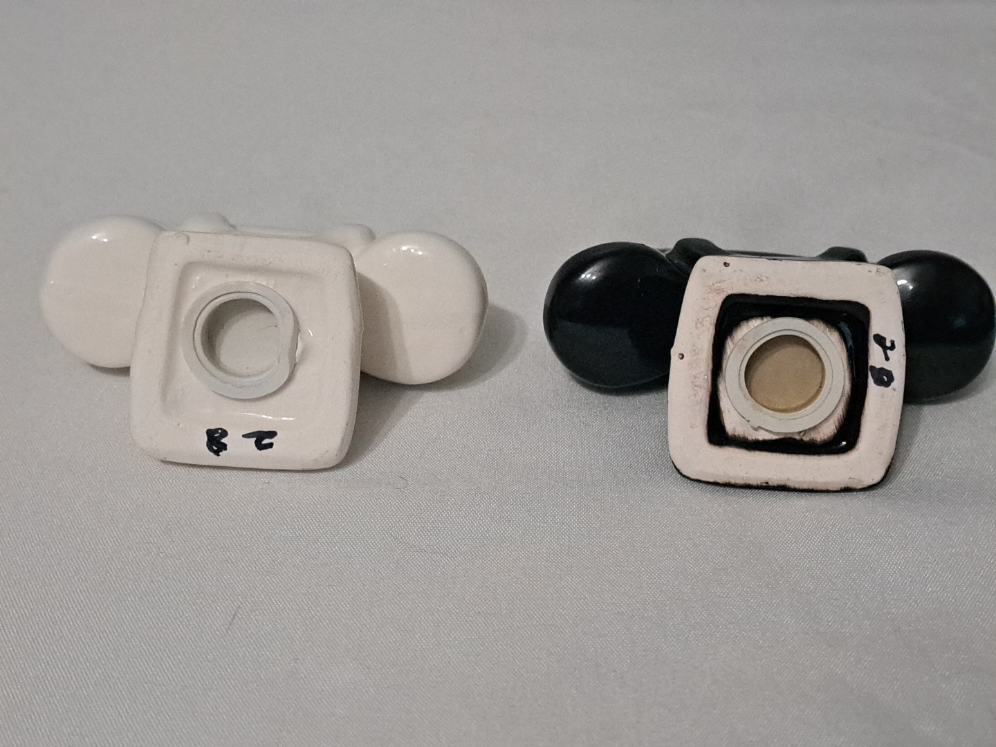 Vintage Salt N Pepper Shakers Phones - photo 4