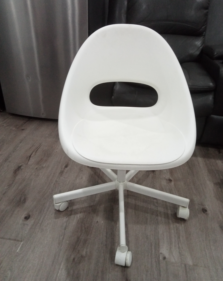 IKEA white swivel chair - photo 2