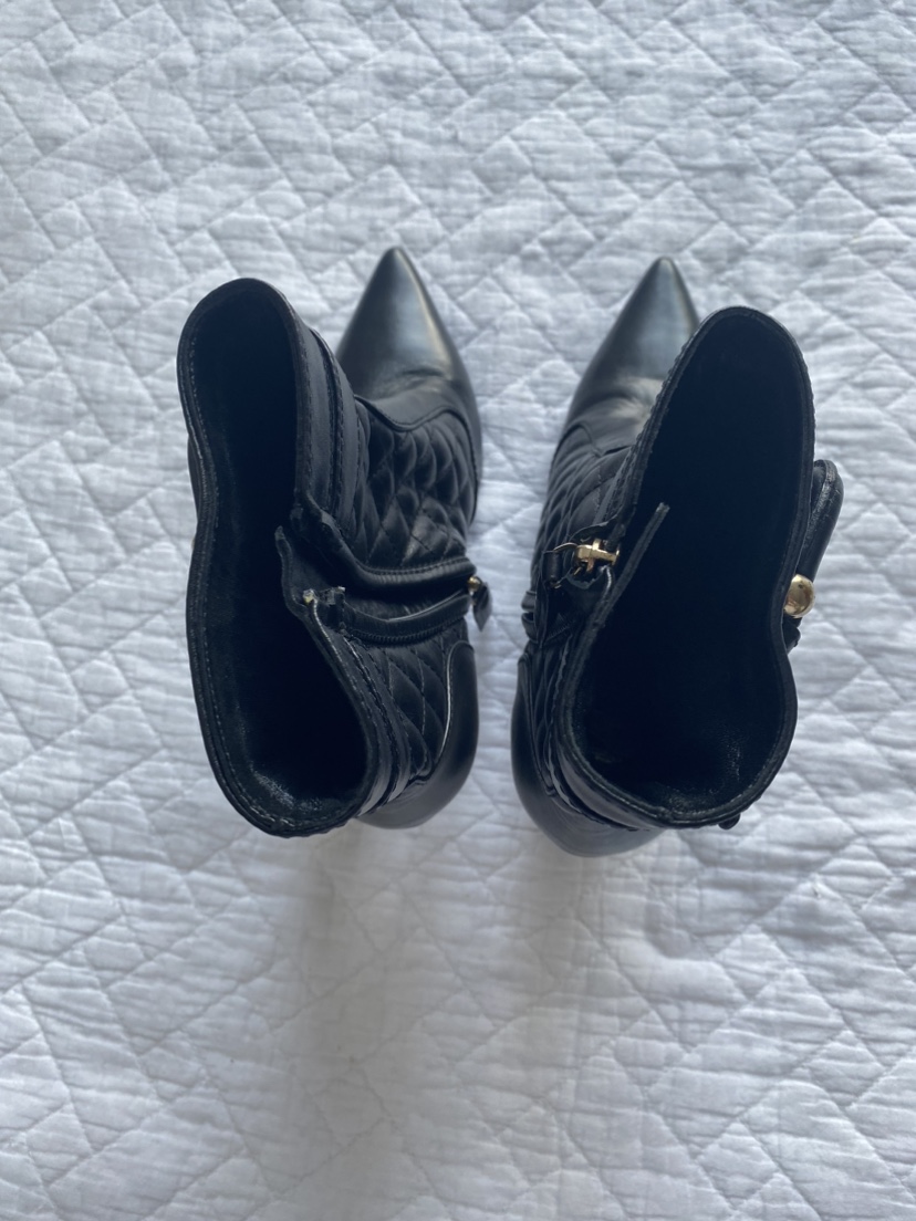 100% authentic Burberry leather boots image indicator(2)