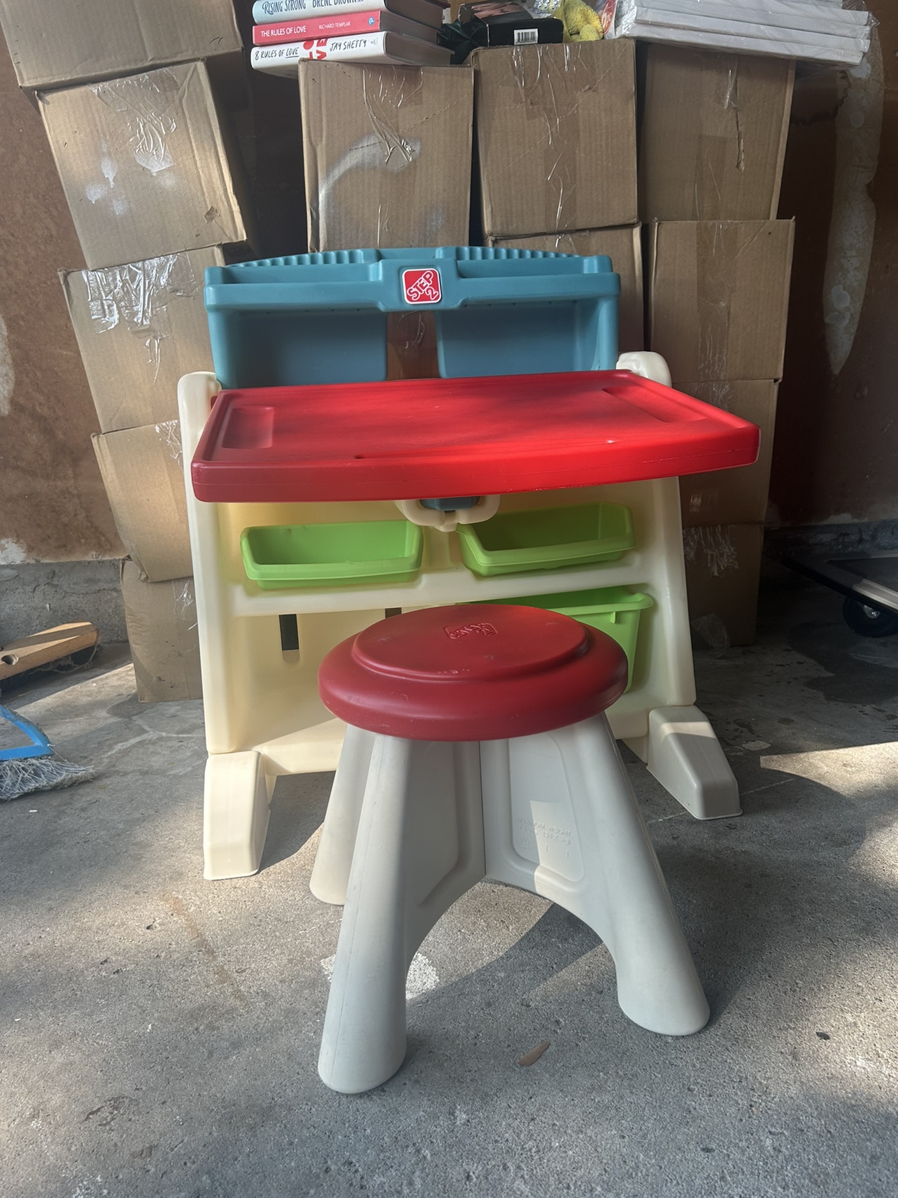 Step2 Kids Desk & Easel with Stool image indicator(6)