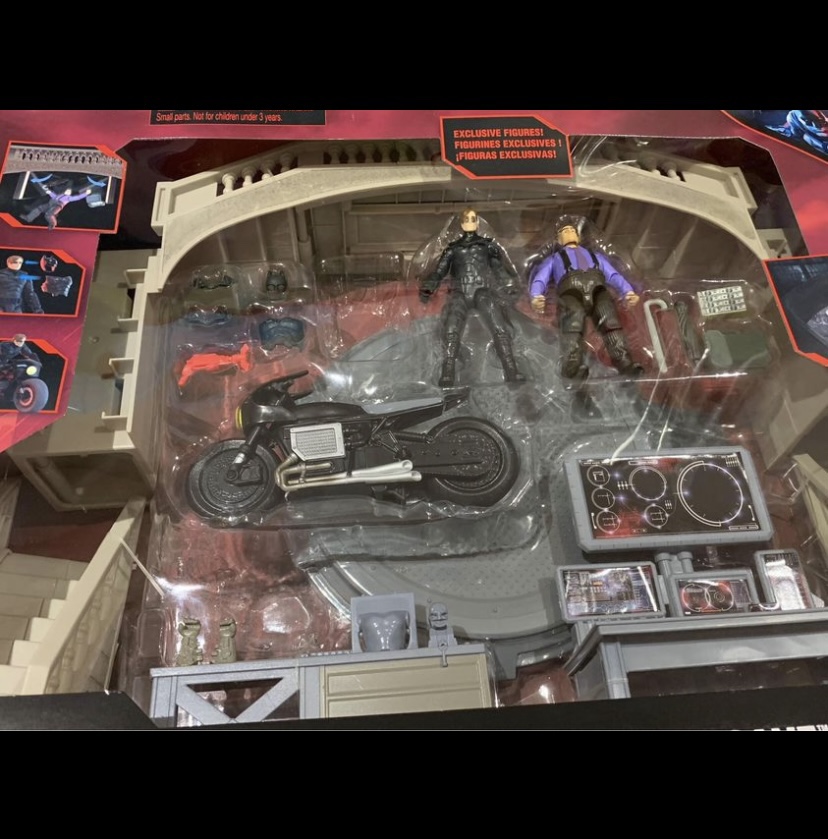 Batman Exclusives Action Figures and Batcycle BATCAVE image indicator(8)