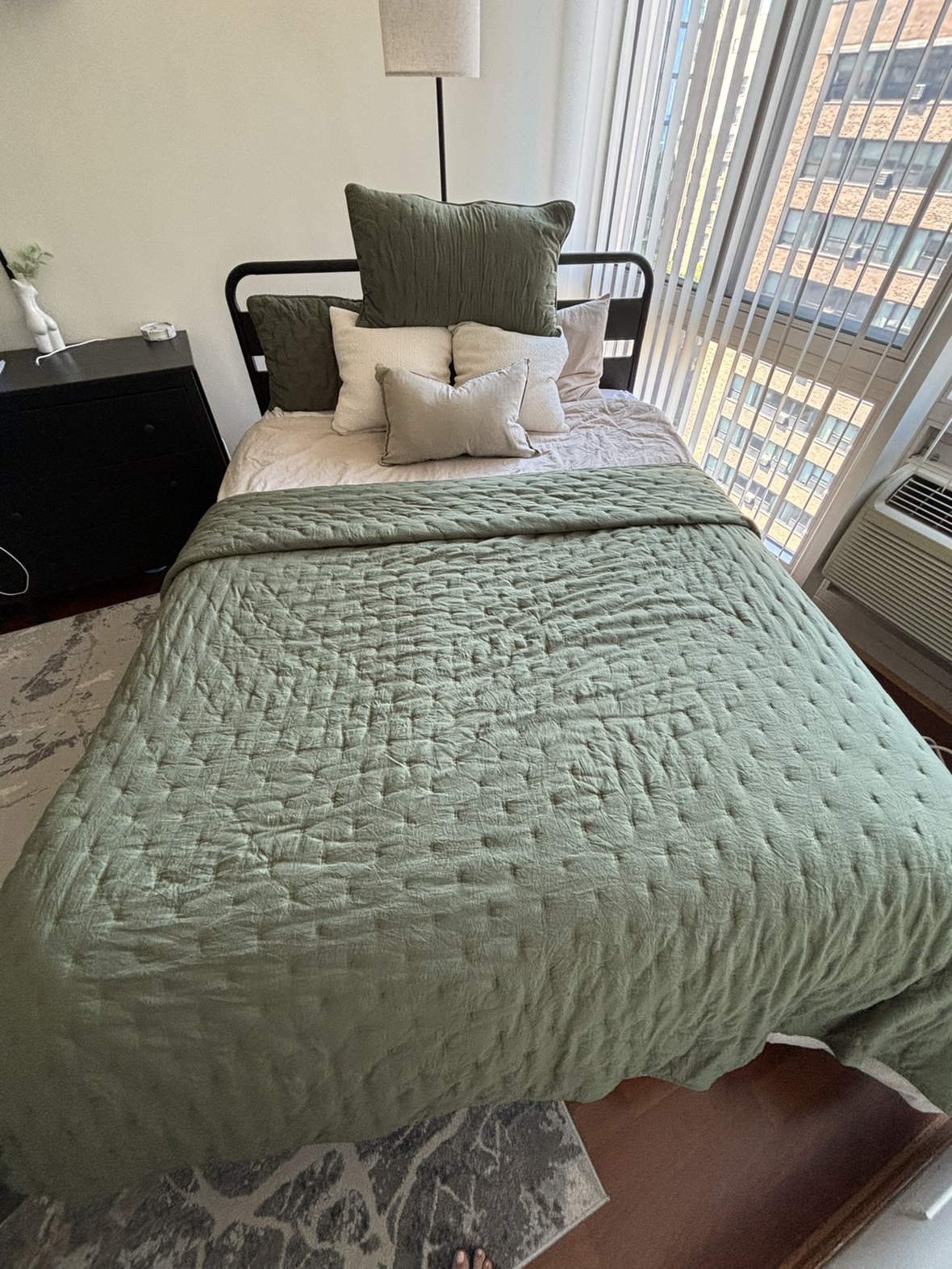 Beautiful! Forest Green King sized quilt with 2 matching shams thumbnail
