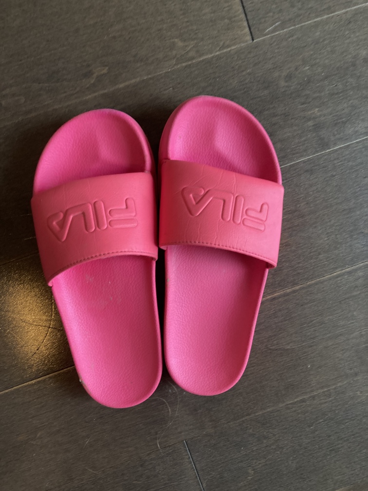Pink Fila Slides Size 6 thumbnail