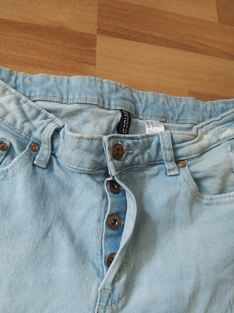 Lightly slightly distressed jeans, size 8 image indicator(2)