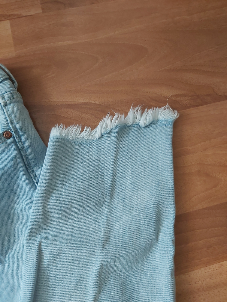 Lightly slightly distressed jeans, size 8 image indicator(3)