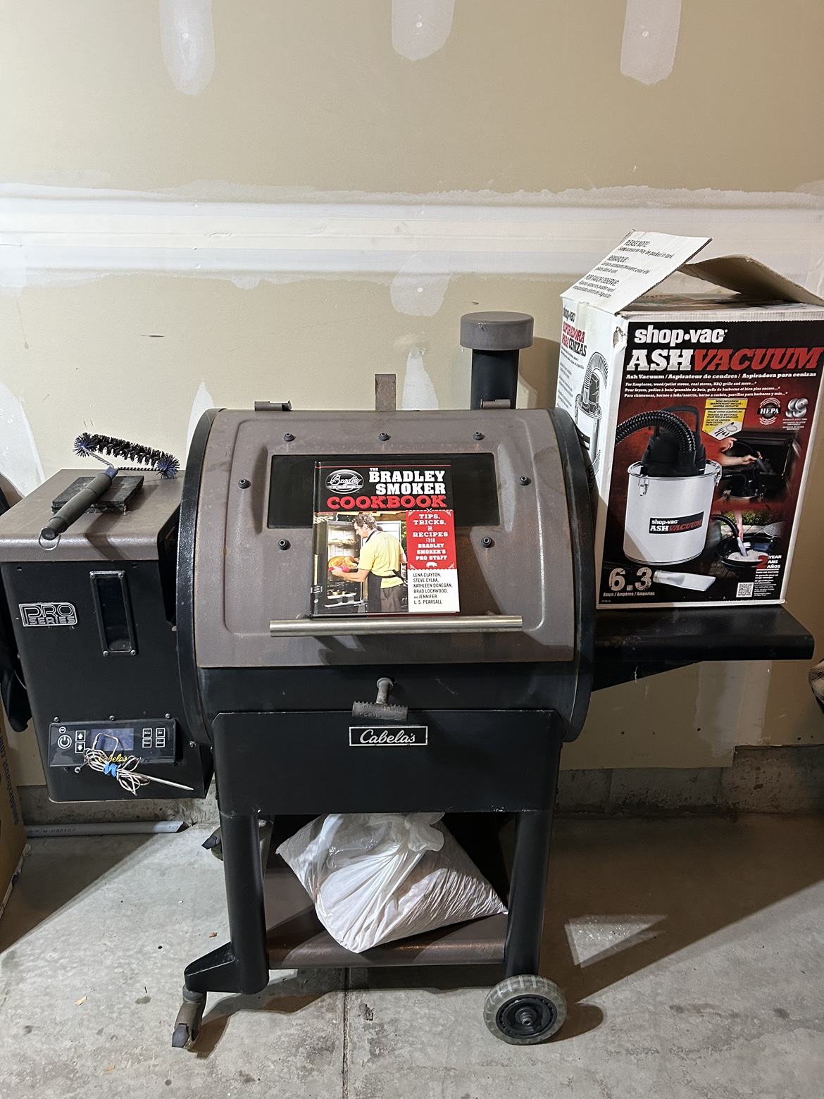 Cabela’s Pro Series Smoker and Shop Vac Ash Vacuum