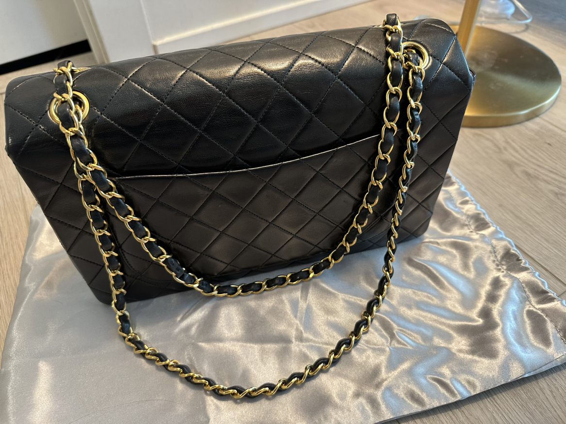 Chanel black classic flap bag (excellent condition) - photo 5
