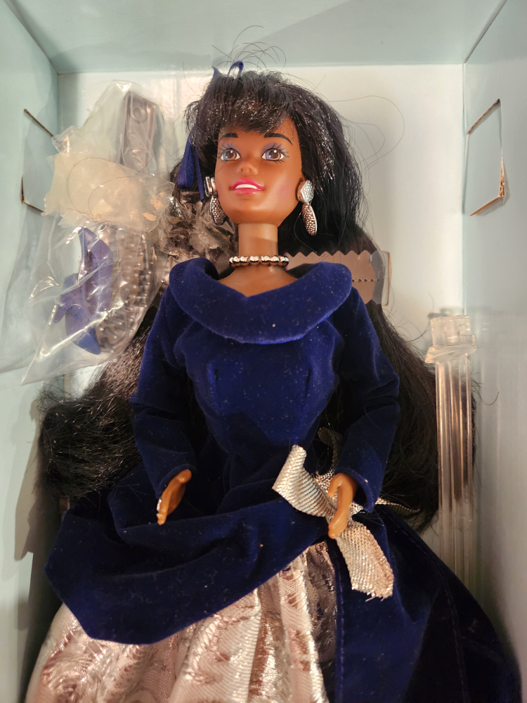 1995 Avon Winter Velvet First Series African American Barbie image indicator(3)