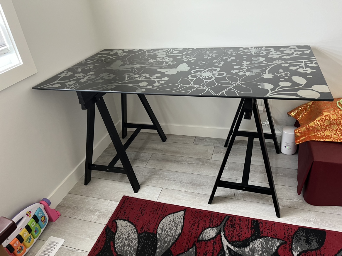 Desk - photo 2