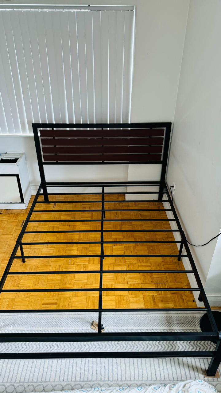 Metal Bedframe - Queen size - photo 2