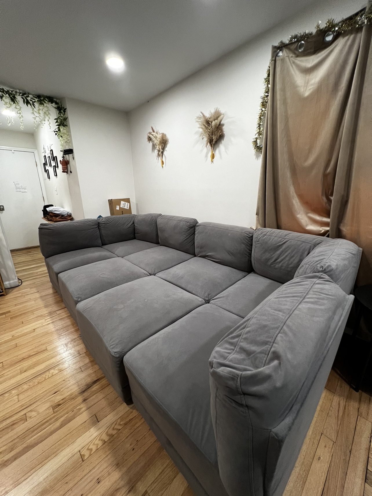 8 cushion plush couch - photo 3