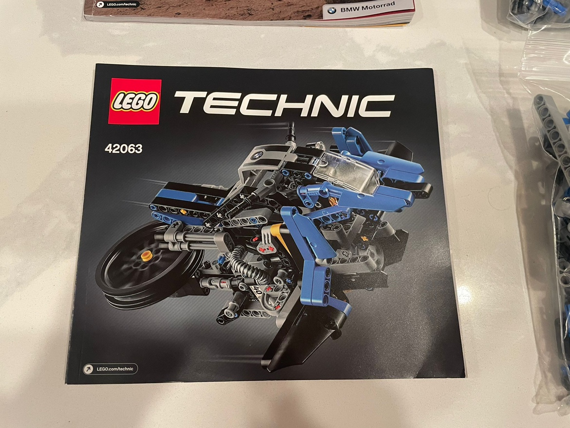 LEGO Technic BMW R 1200 GS Adventure (42063) - photo 5