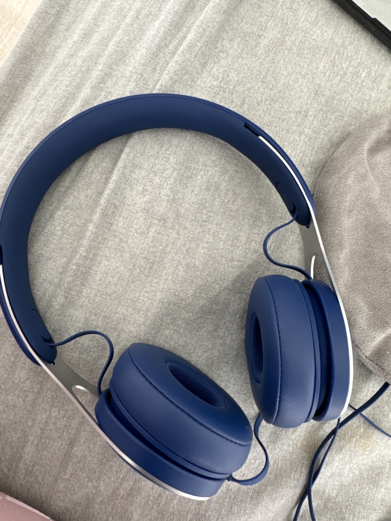 Beats by Dre Wired Headphones image indicator(2)