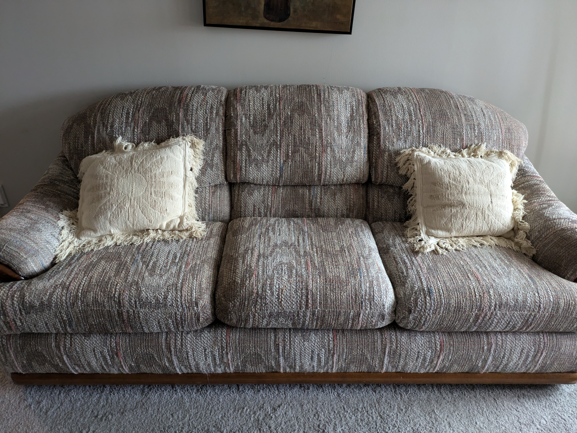 Sofa/Couch - photo 2