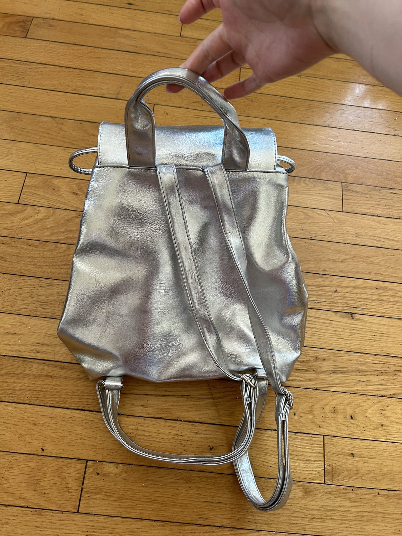 👽 silver mini backpack image indicator(2)