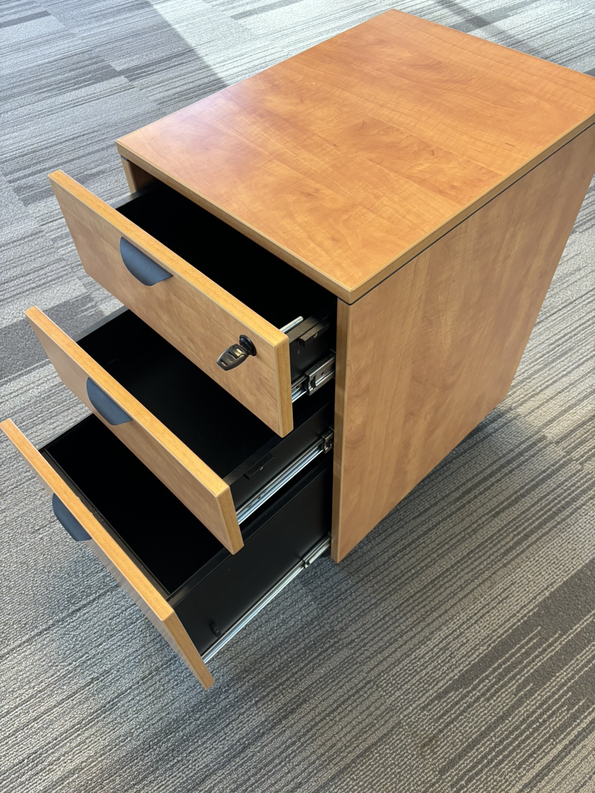 Modern 3 drawer filing cabinet. - photo 3