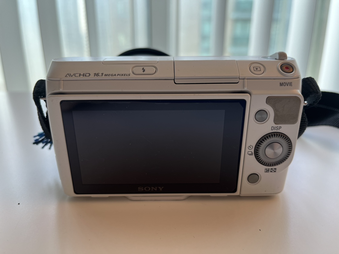 Sony NEX-F3 Interchangeable lens digital camera & built-in flash image indicator(7)