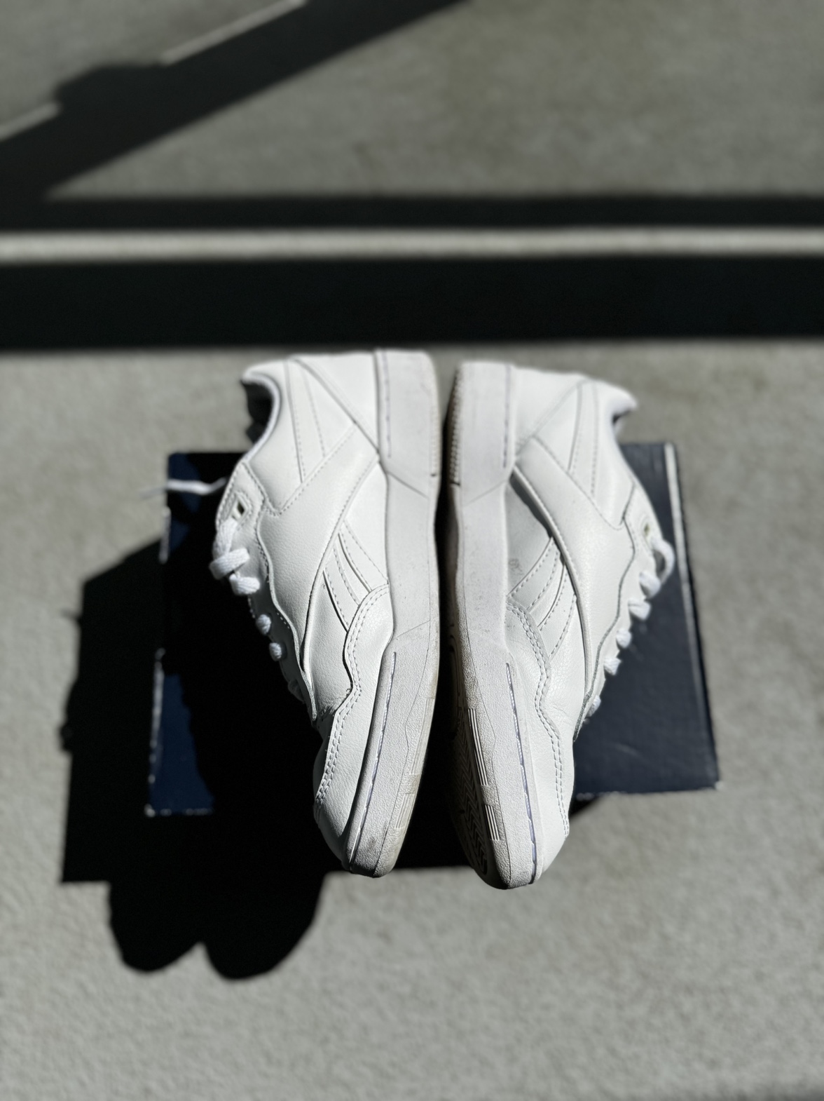 100% Authentic Reebok sneaker image indicator(4)