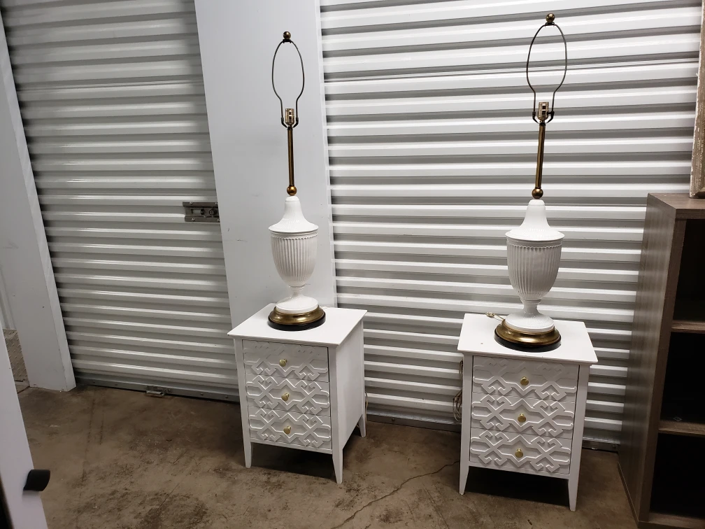 2 side tables whit lamps