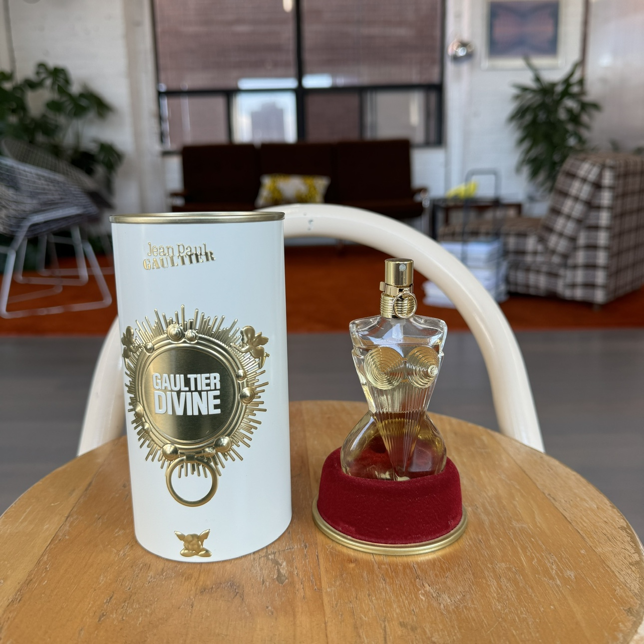 Gaultier Divine image indicator(2)