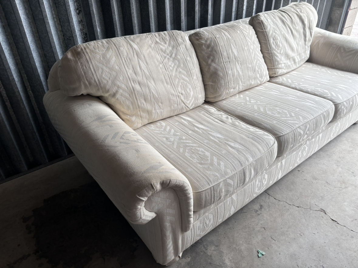 Amazing Free Delivery White Sofa - photo 4