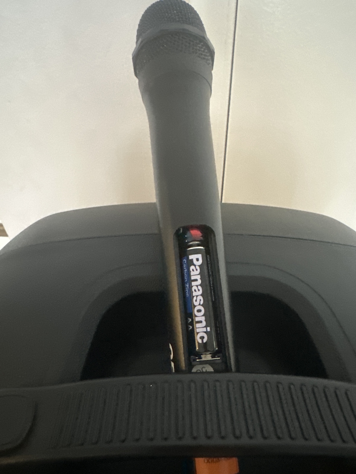 Speaker with stand image indicator(3)