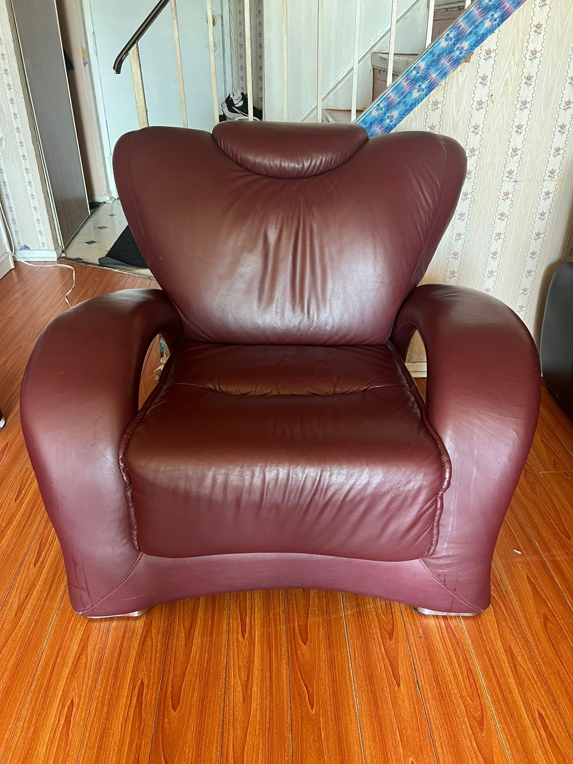 Sofa Chair : Moving Out Sale