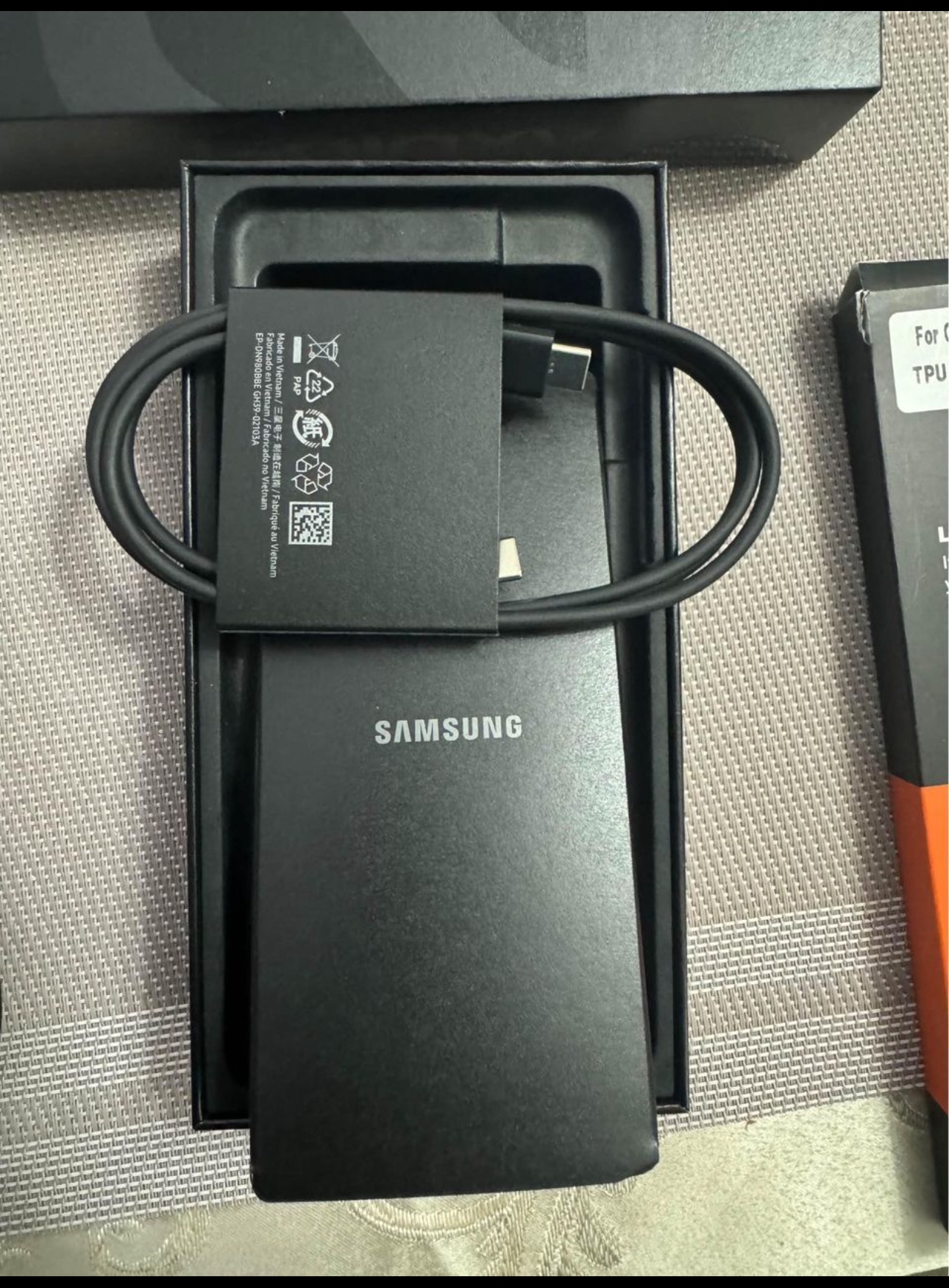 Selling Samsung 21+5G 128GB Black w/ Wireless Dock Charger - photo 2