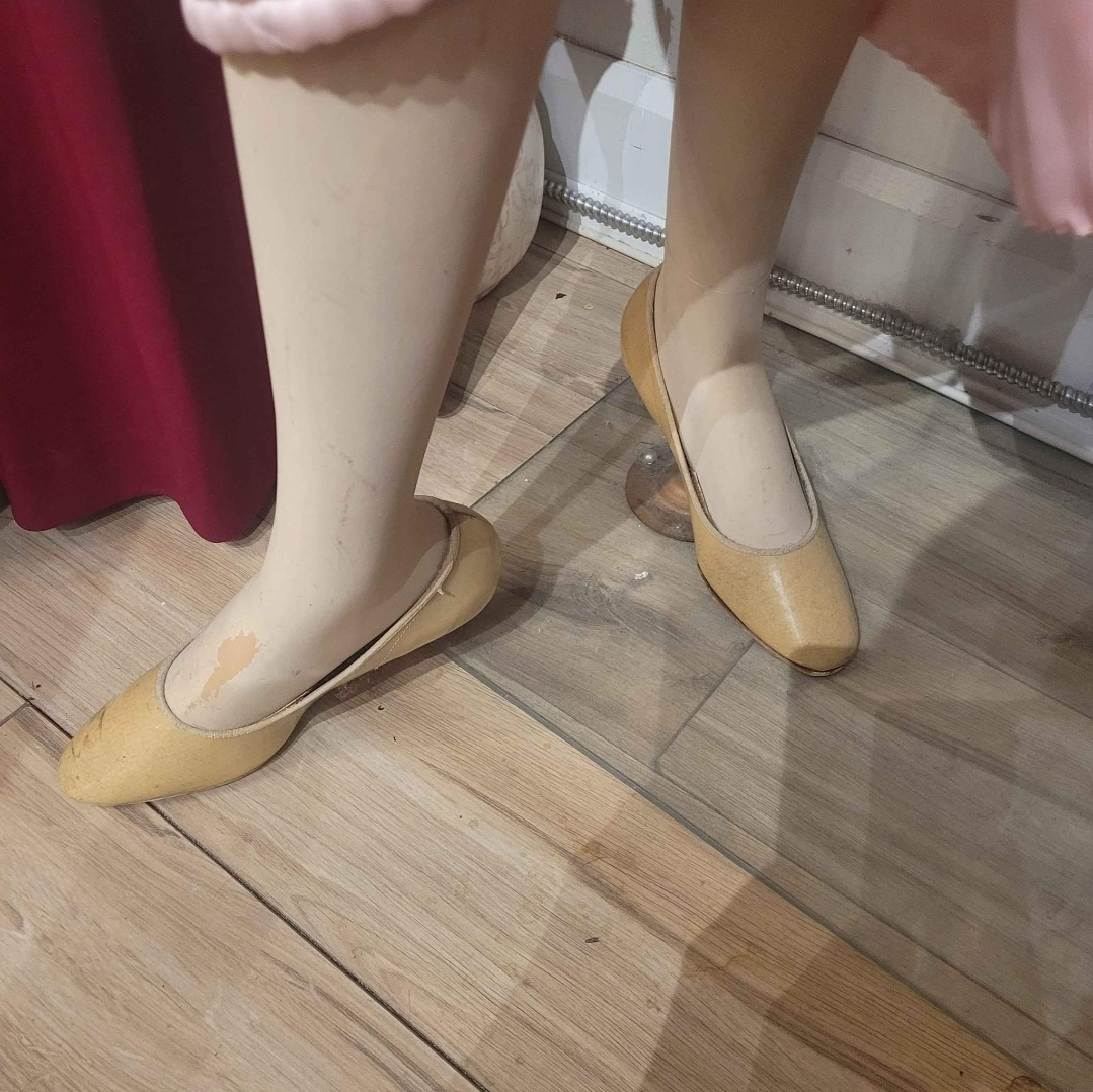 Vintage female mannequin with twisting waist - photo 2