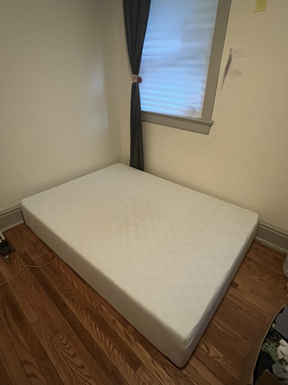 zinus double foam mattress (12 inch)