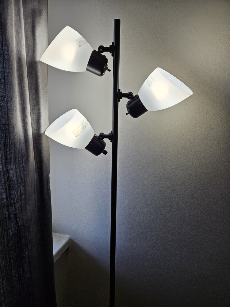 Mainstays floor lamp with 3 lights