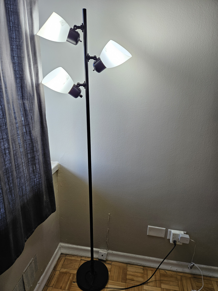 Mainstays floor lamp with 3 lights - photo 2