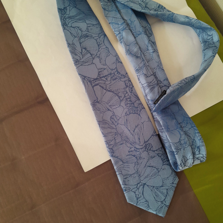 Calvin Klein image indicator(2)