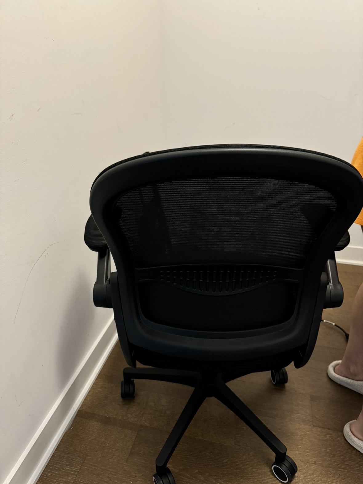 Lightly used office chair - photo 2