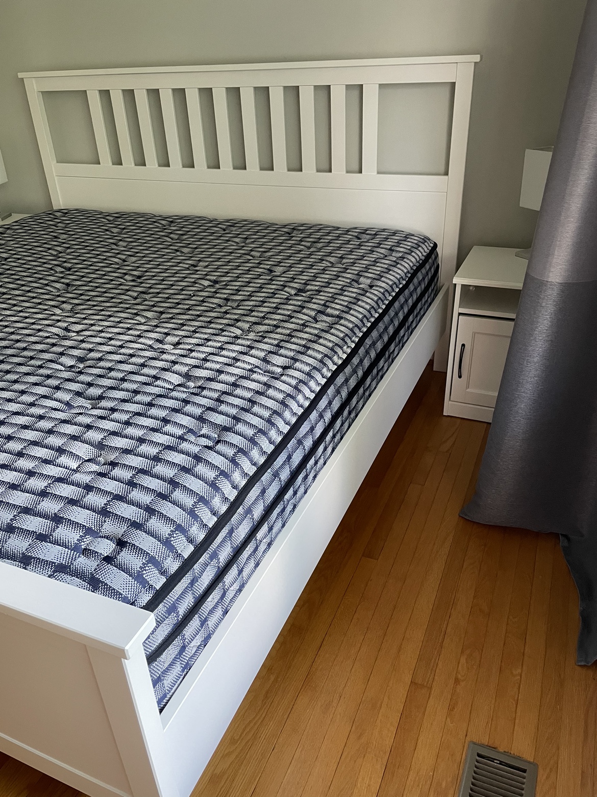 Moving Sale/ IKEA Hemnes King bed white + mattress image indicator(3)