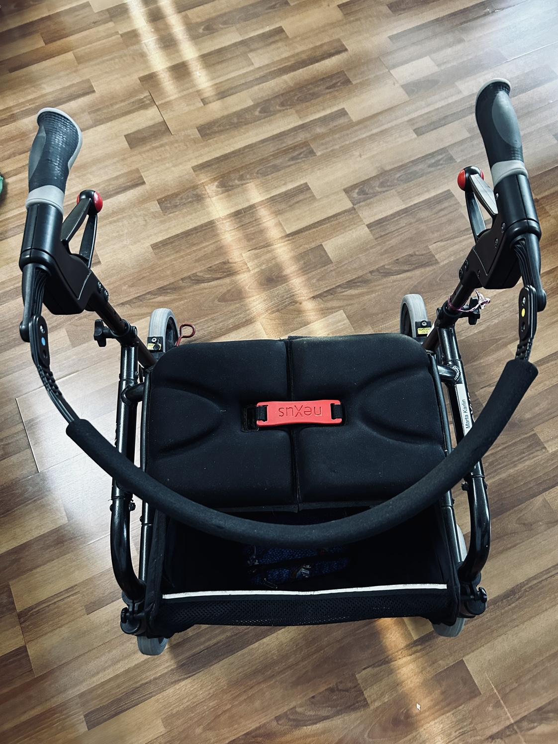 Nexus folding walker for seniors - photo 2