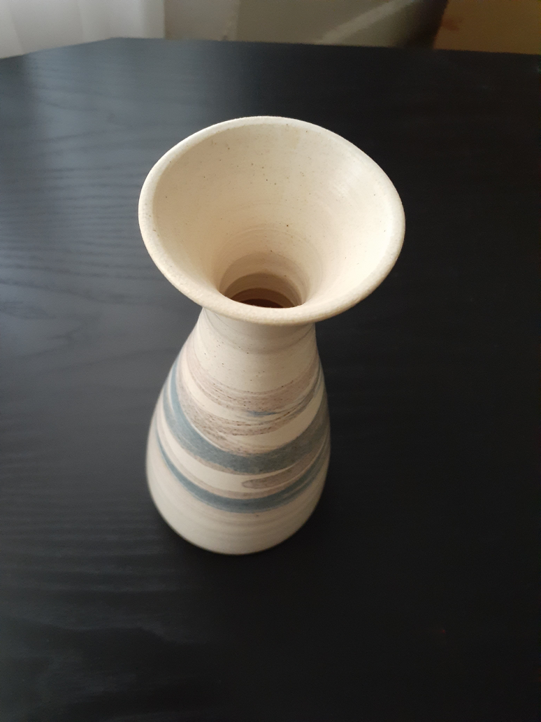 White Duck Pottery Vase image indicator(2)