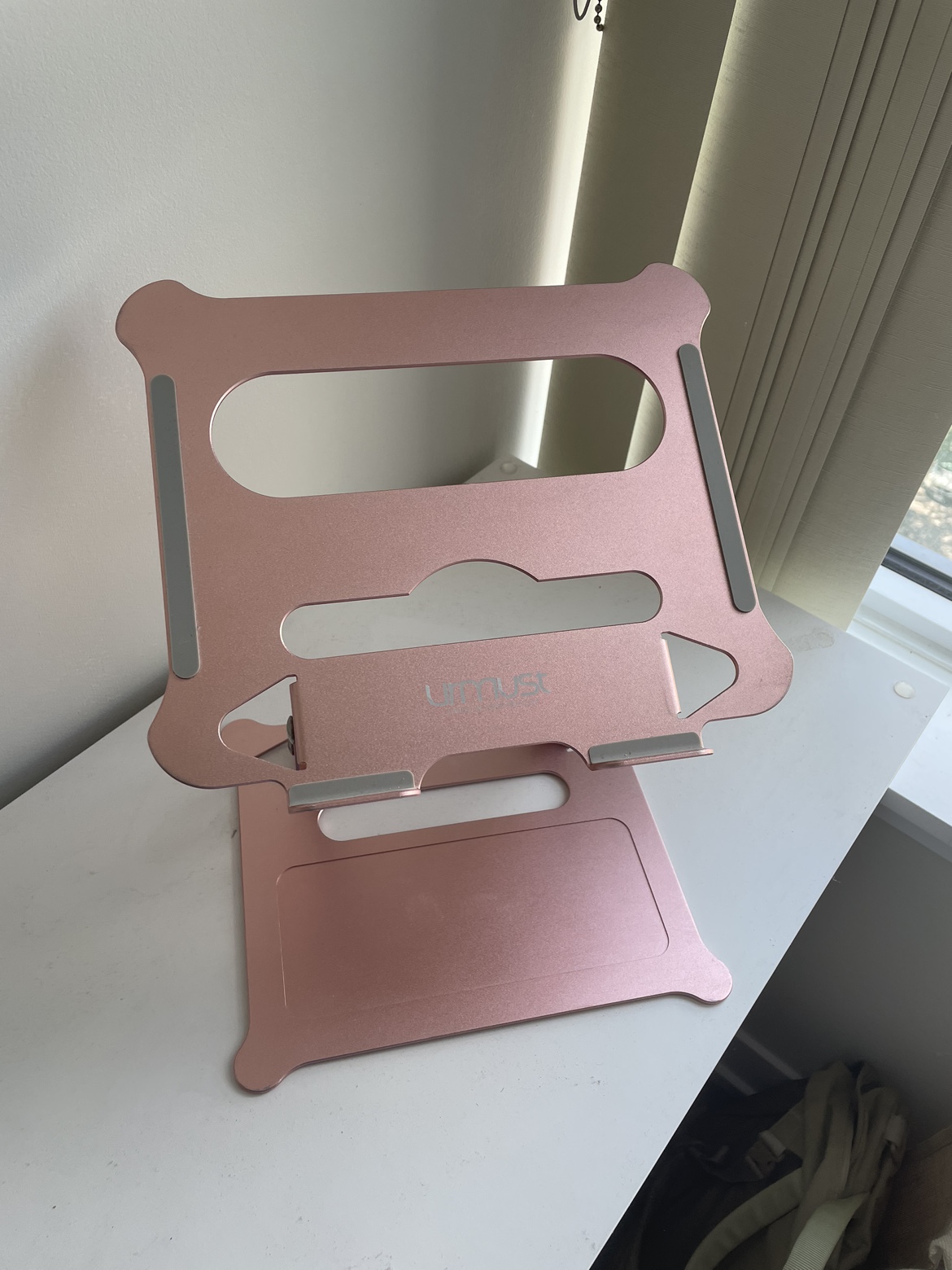 Laptop stand