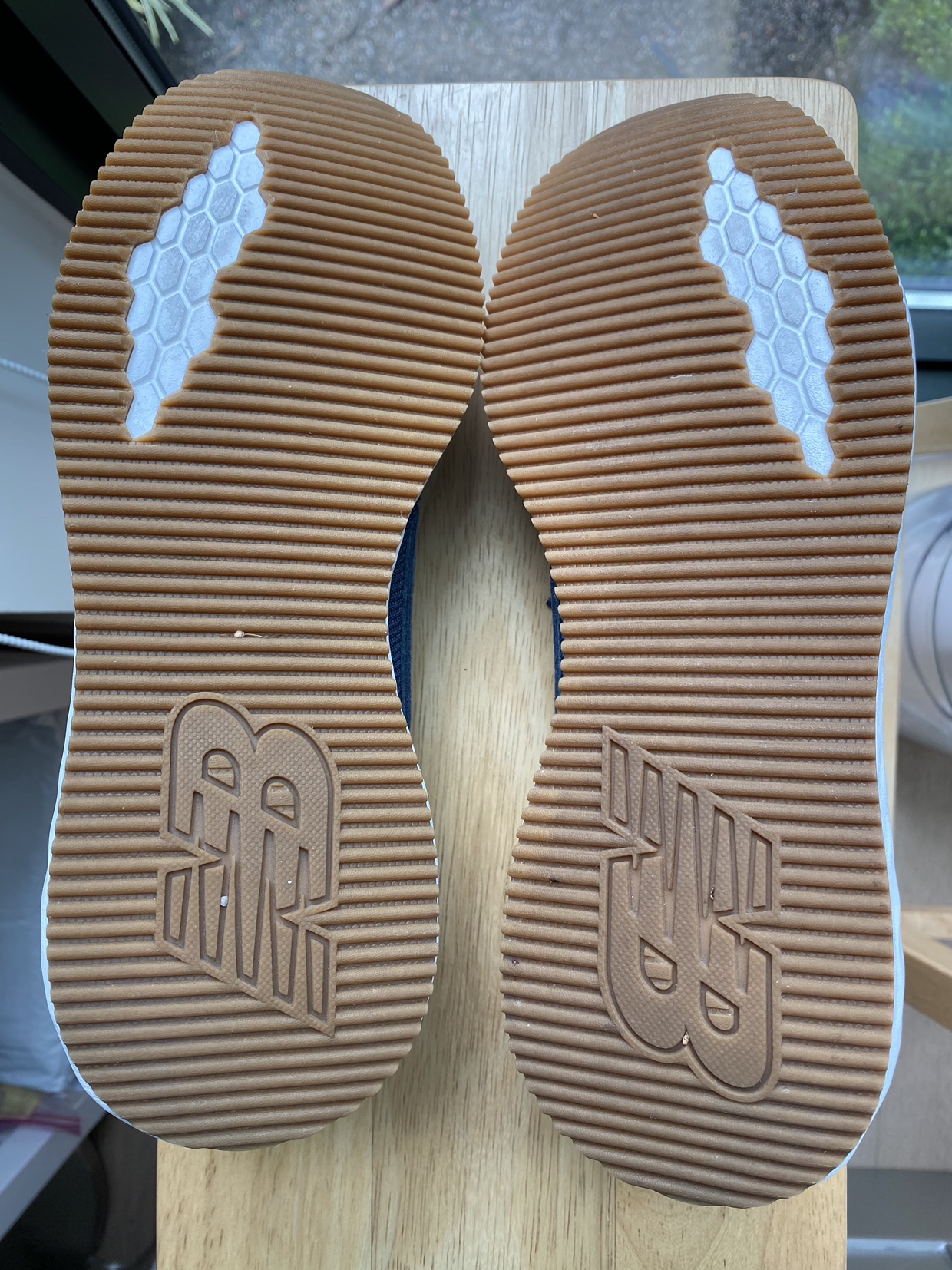 new men's (unisex) sneakers US size 7.5 image indicator(5)