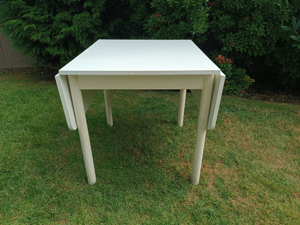 White Drop Leaf Table #freecycle 🆓 - photo 2
