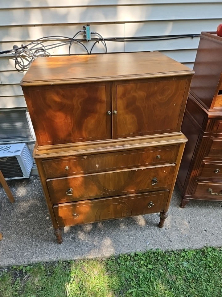 solid wood vintage dresser - photo 2